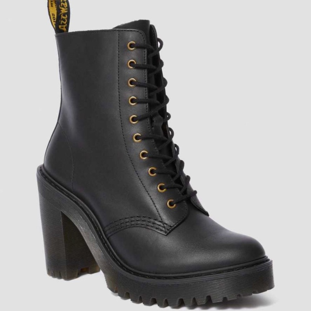 Kendra Dr.Martens heeled leather boots US 7